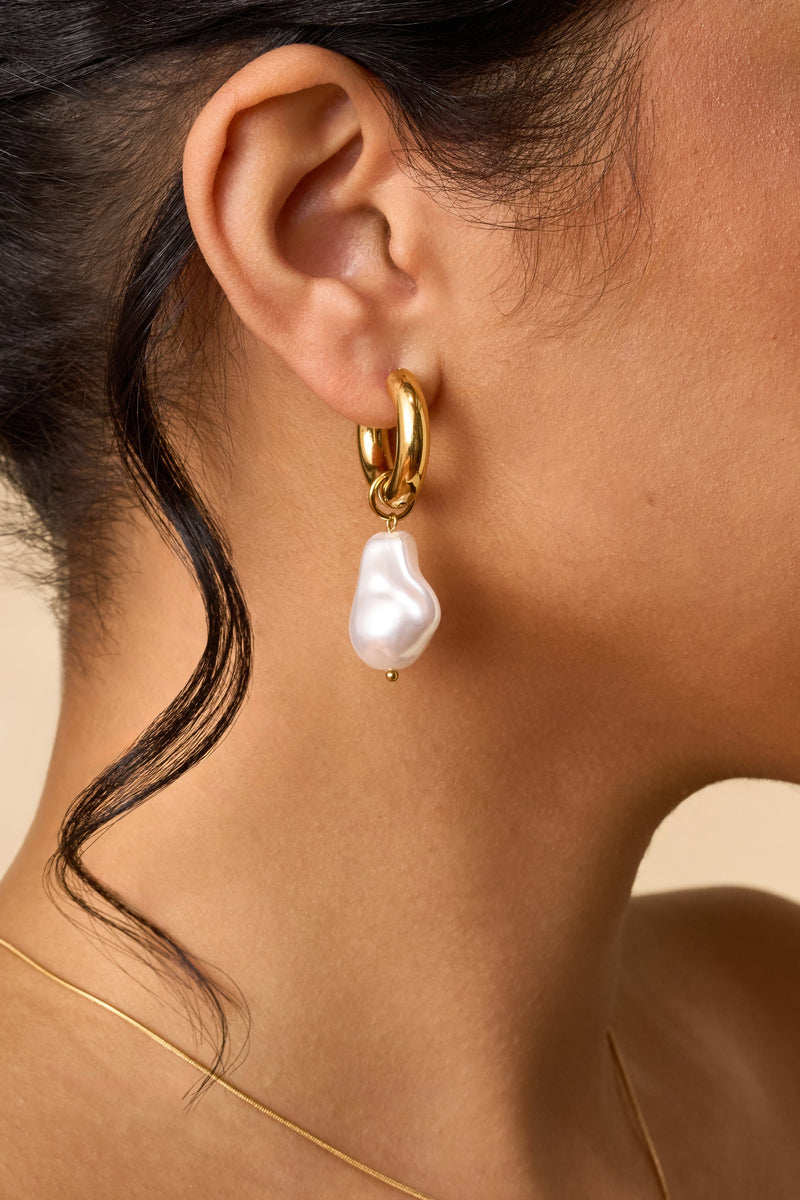 Iris Chunky Pearl Drop Earrings
