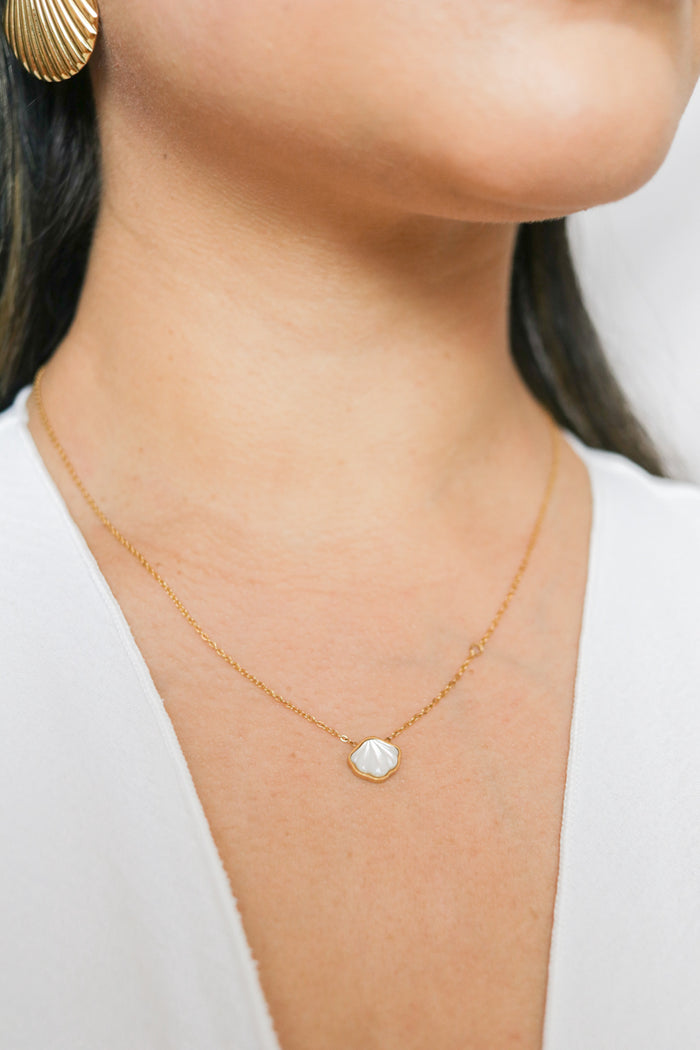 Lily White Shell Necklace