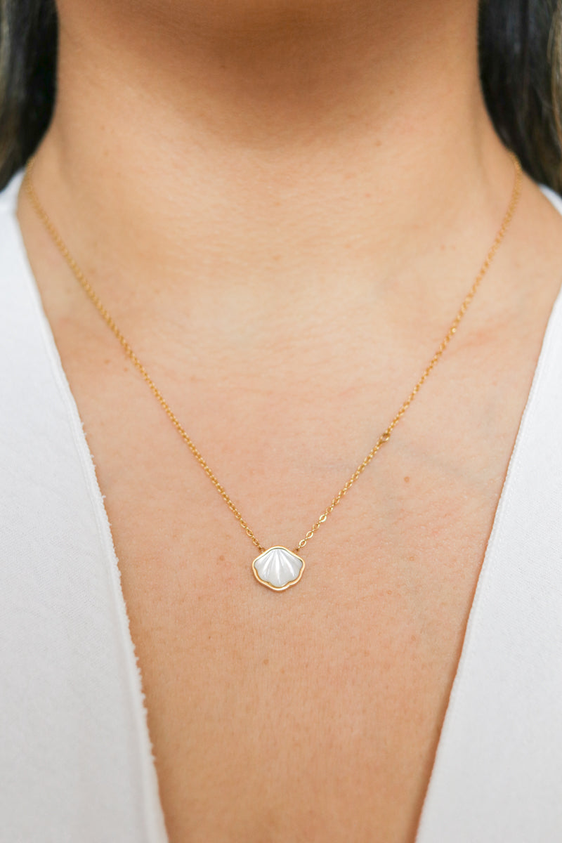 Lily White Shell Necklace