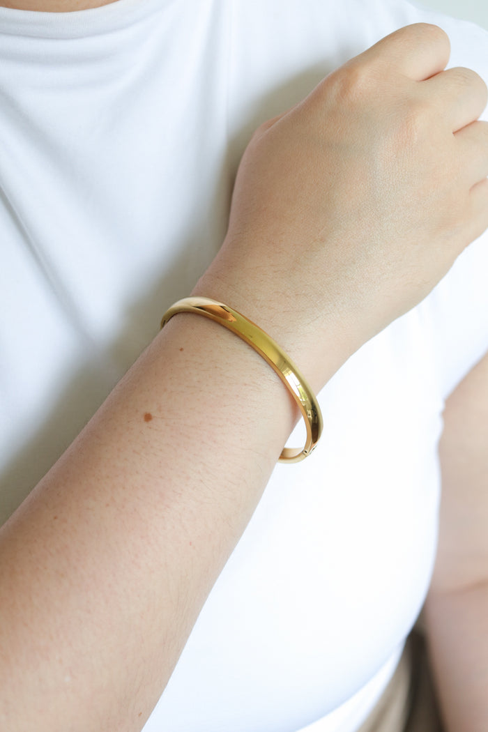 Esme Classic Gold Bangle