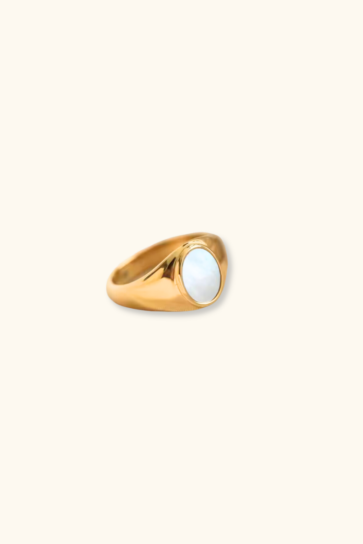 Shelly Oval White Shell Ring | 18K Gold Plated